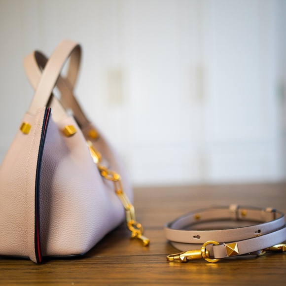 Valentino Garavani VLogo Tote Leather Small - Picture 12 of 16